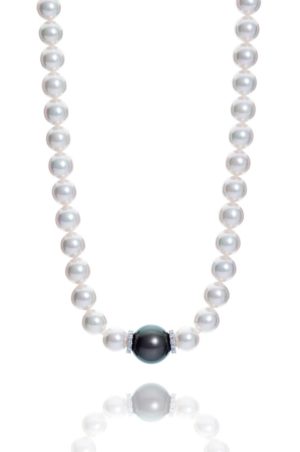 Large Akoya and Tahiti pearl and diamond necklet.