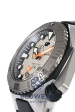 Girard Perregaux Sea Hawk 49960-11-131-FK6A